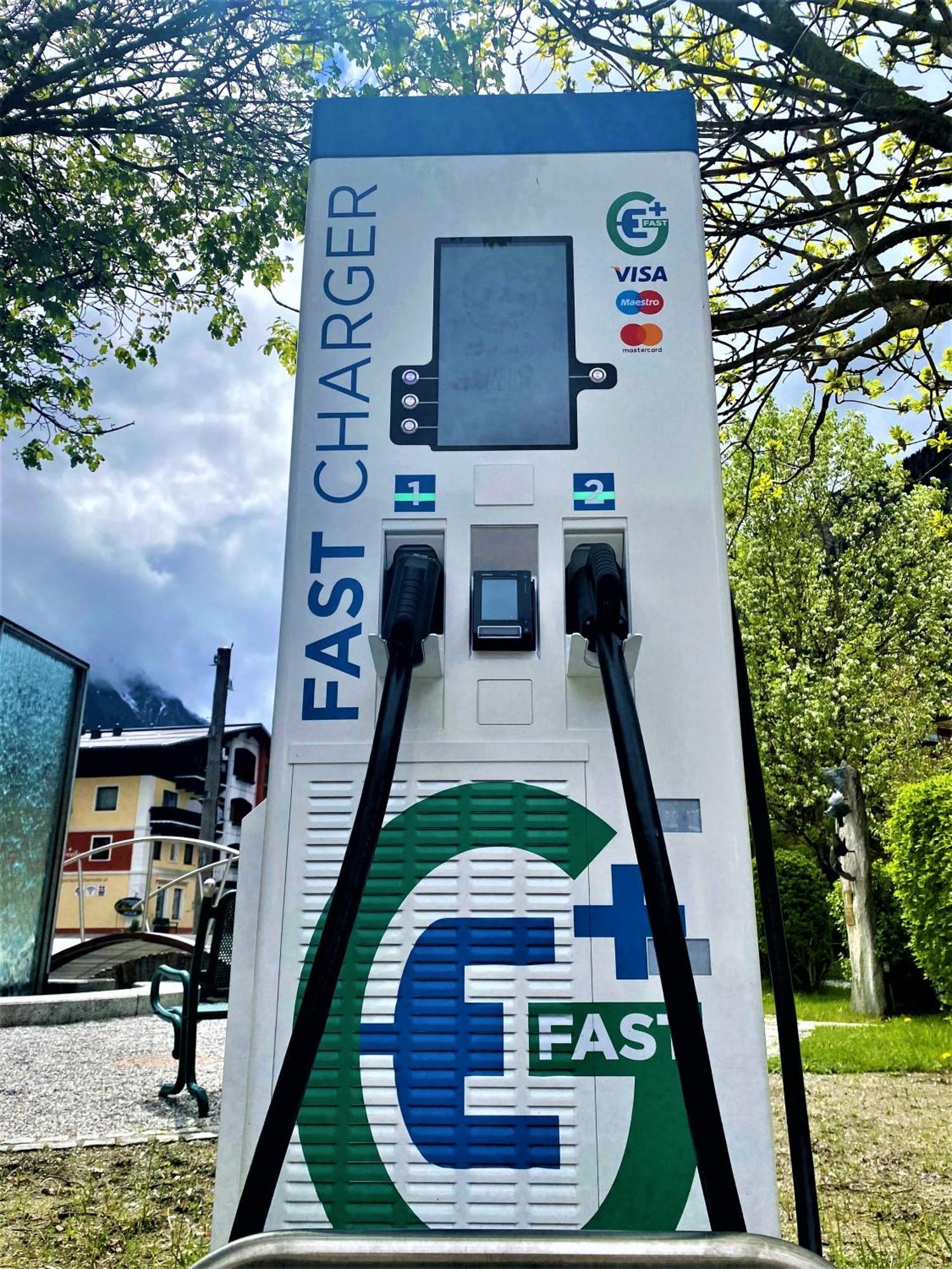ホテル レーマーホフ Fusch an der Grossglocknerstrasse エクステリア 写真